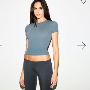 SKIMS NWT Fits Everybody Tee - Zircon